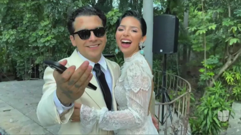 Ángela Aguilar y Christian Nodal le envían un saludo a sus "amigos de Premios juventud", en el día de su boda